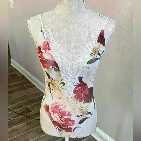 Windsor - Floral Bodysuit Xsmall - Picture 15 of 16